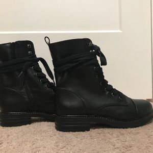Report footwear Nina combat boots